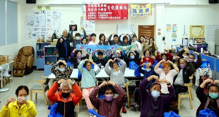 「浪凡基金會」部落同樂關懷長者 三位直播主老歌不斷電