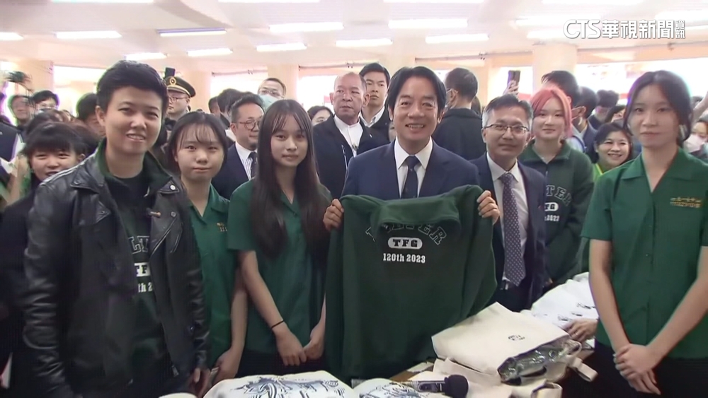 赴北一女校慶被問課綱　賴清德聽「好帥」秒轉頭