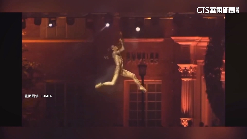 光影結合科技！　黑暗中秀高難度馬戲特技　感官新體驗