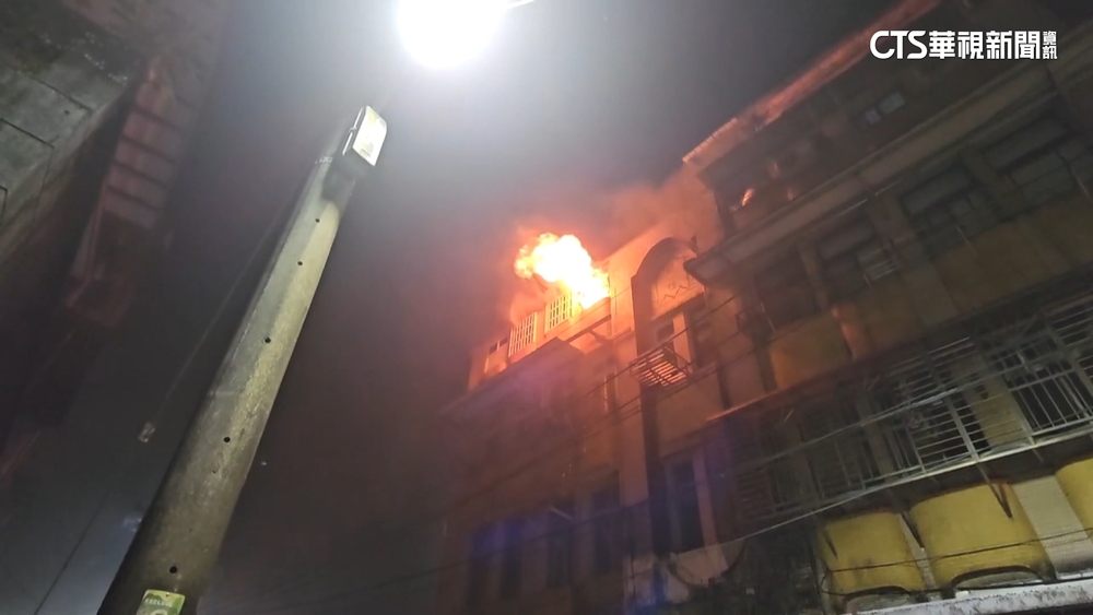 基隆民宅大火幸無人傷　屋主：疑電線走火釀災