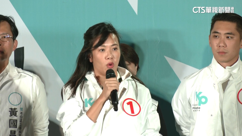 TVBS民調副手喜好度最低　吳欣盈遲到快閃進立院