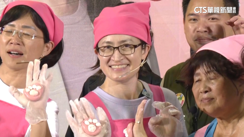 行程跑透透！蕭美琴輔選蘇巧慧　「煮湯圓」象徵團結台灣