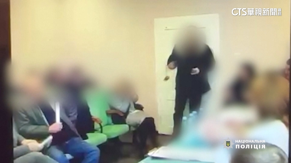 砰！烏克蘭村議員突扔手榴彈　至少26人受傷