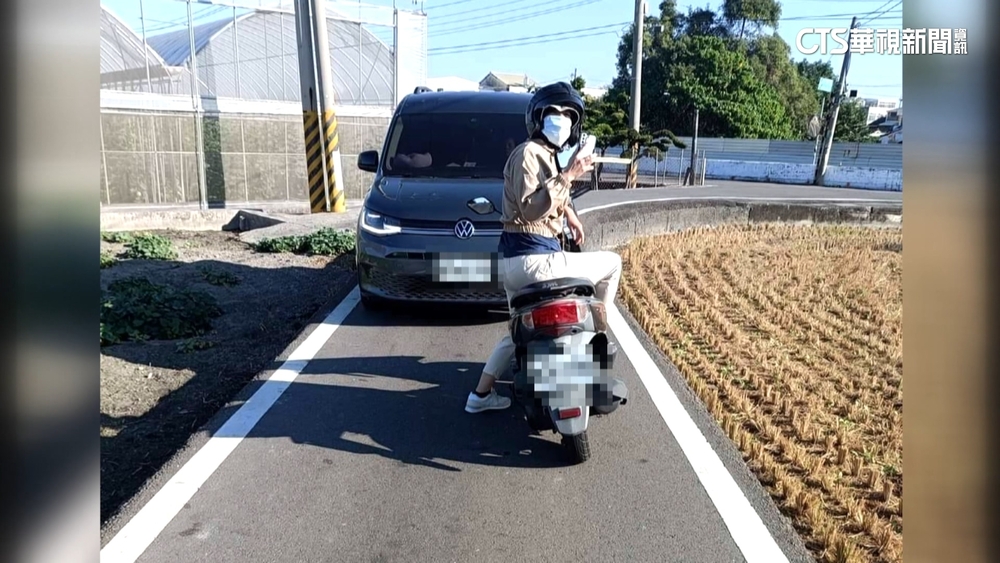 黑羊白羊真實版！　休旅車對決機車導致塞車