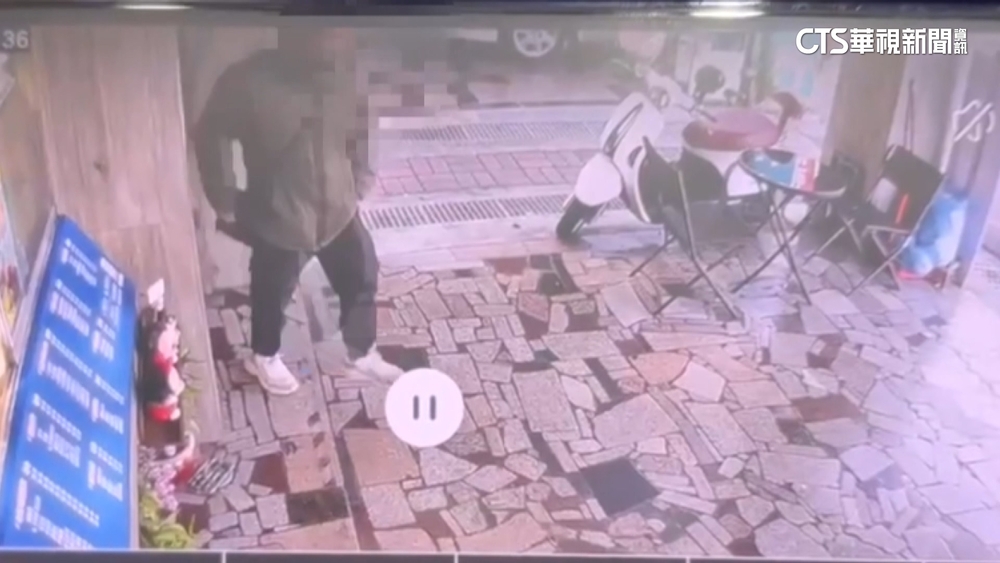 持槍闖飲料店劫1萬！　囂張嗆「等我走遠才能報警」