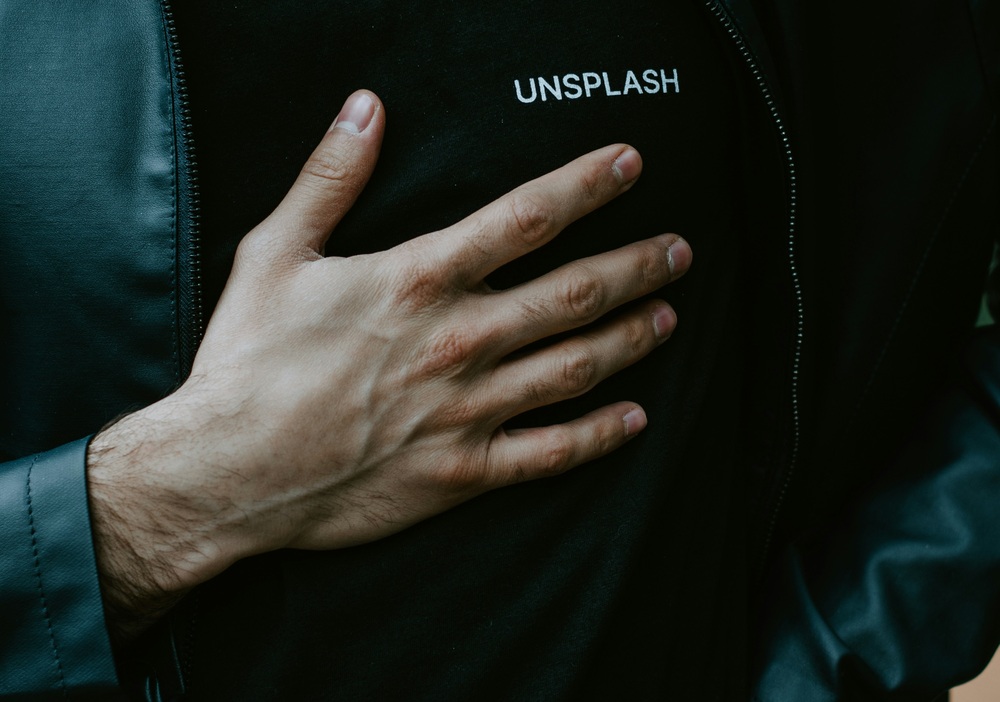 急凍心肌梗塞機率升高！ 醫示警：胸痛時「4不要」千萬別做