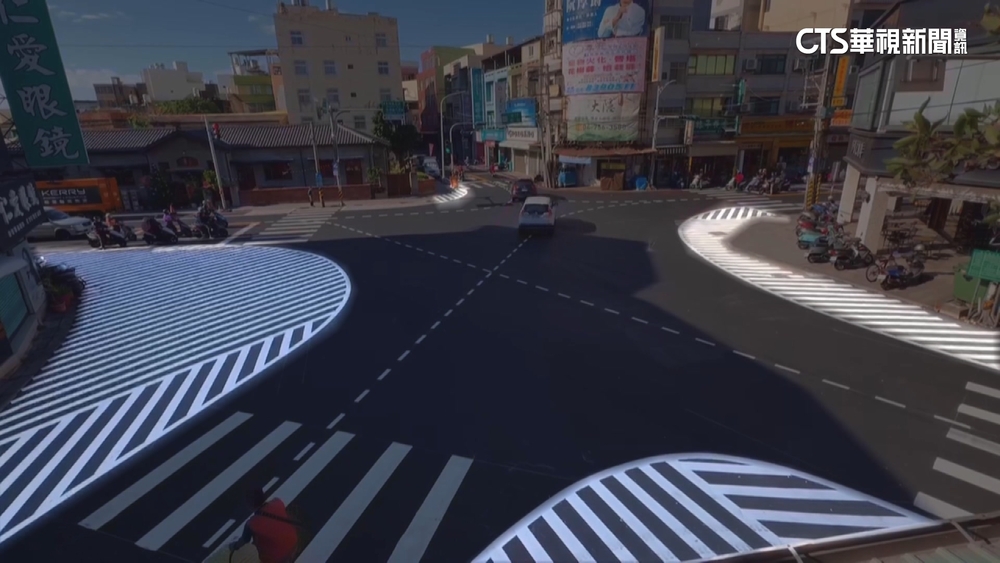 「六岔路口劃滿槽化線」挨批　網友反讚：保護行人