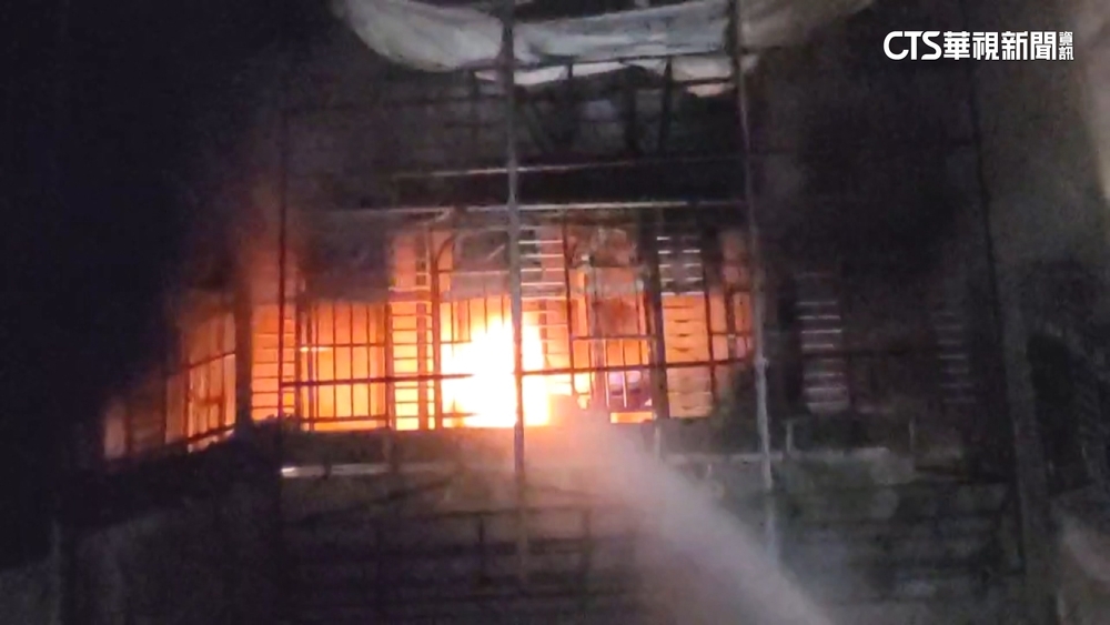 北市公寓火警婦獲救　八旬母意識模糊送醫