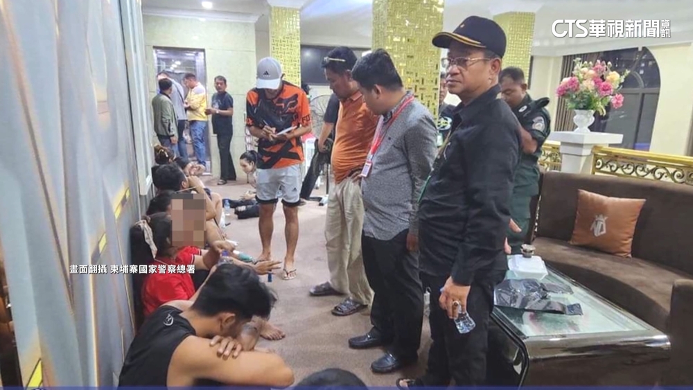 涉製販毒品及非法持槍！　柬埔寨警逮捕5台男