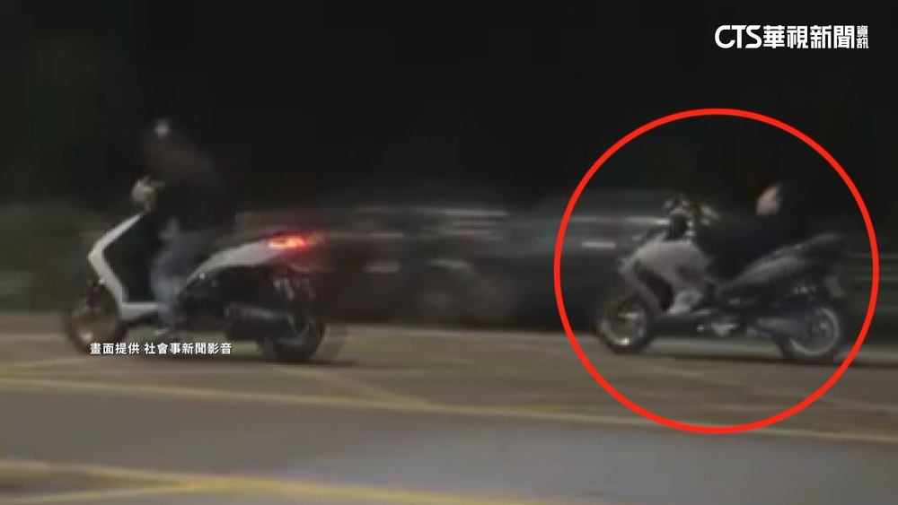 2飆仔凌晨競速　「躺著騎車」耍帥恐罰9萬.吊照