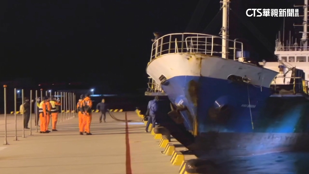 喀麥隆籍貨輪擱淺漏油！　今拖到馬公港