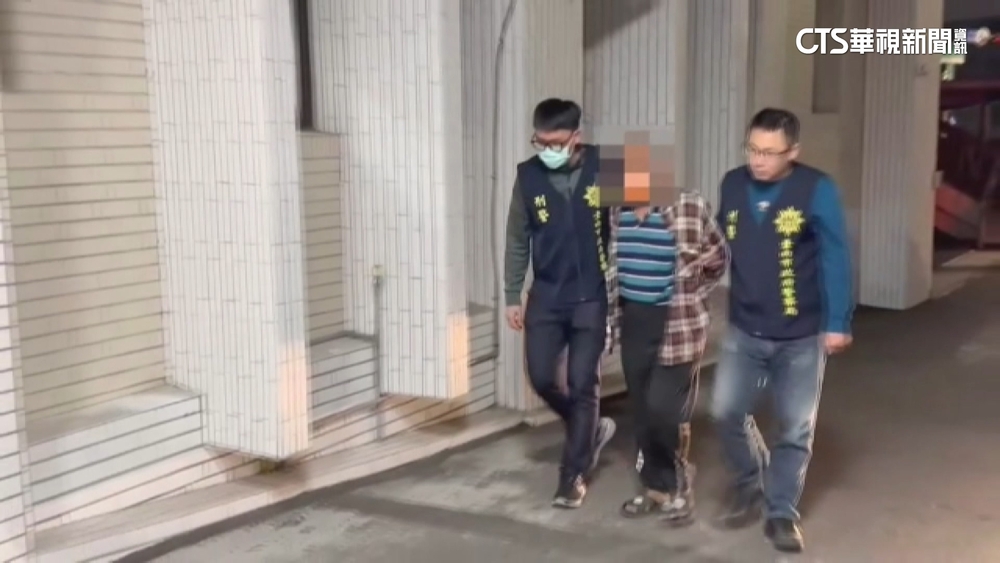 不滿犬吠持棍毆！飼主制止拉扯　害鄰摔地喪命