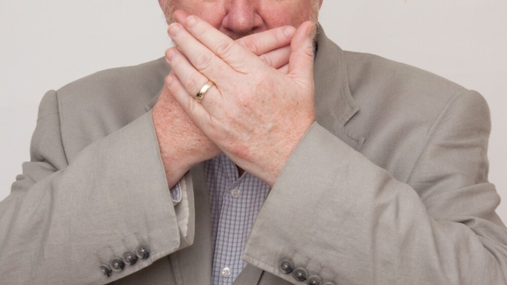 50歲男不停打嗝難入眠　求診驚見「腎臟萎縮」：要洗腎了