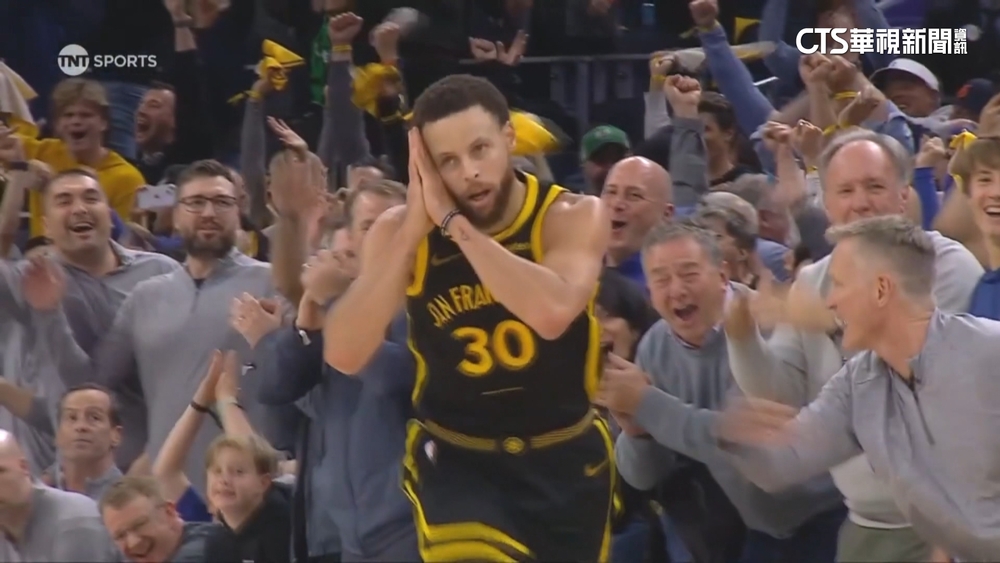 「咖哩大神」飆致勝3分！　晚安手勢宣告比賽勝利