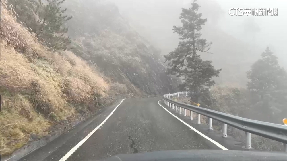 銀白世界！　合歡山.雪山下雪　3千米高山明晨可望再追雪