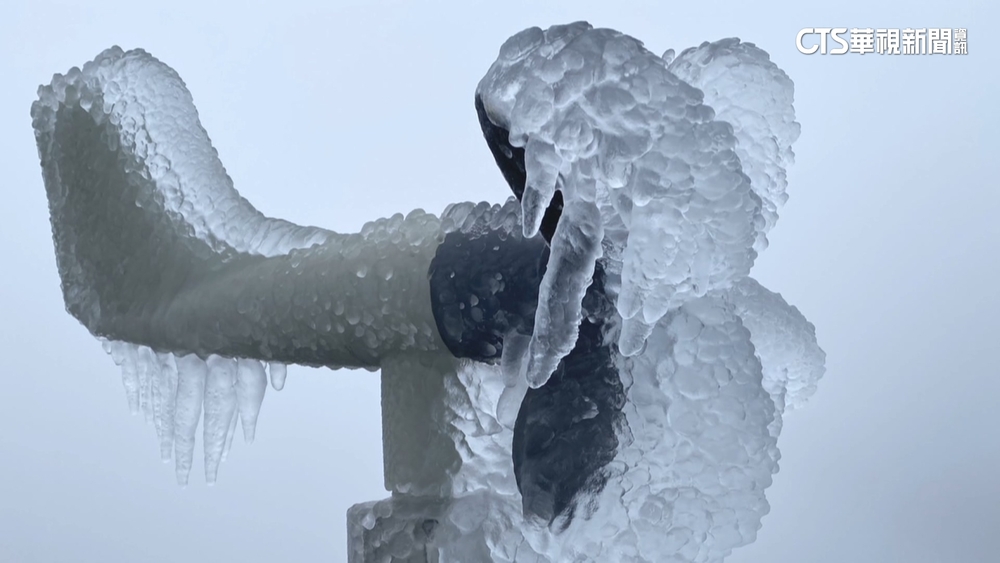 冷氣團南下玉山降至零下2度　玉山北峰冰封風景絕美！