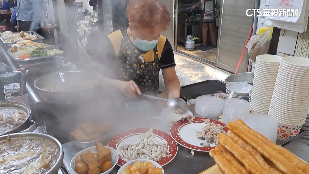 虱目魚湯好暖胃！天氣冷颼颼　店家湧顧客