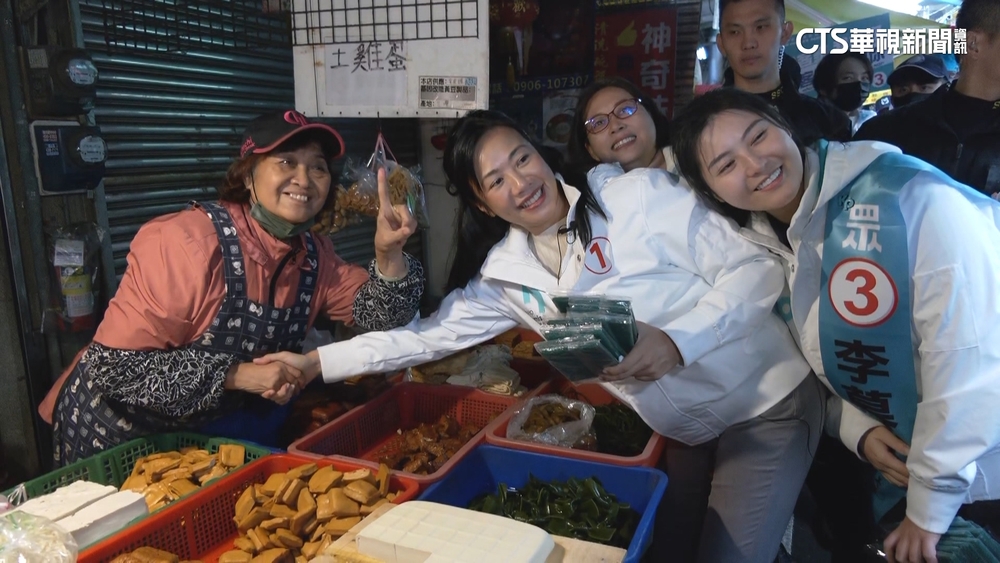 拚陸戰！　柯加入「扛阿北」隊伍　　盈「中英台」三聲道掃街