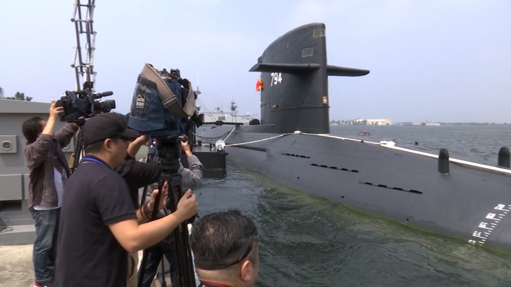 海虎潛艦落海官兵失聯第6日　妻子錄音喊話：老公外面很冷 回家吧