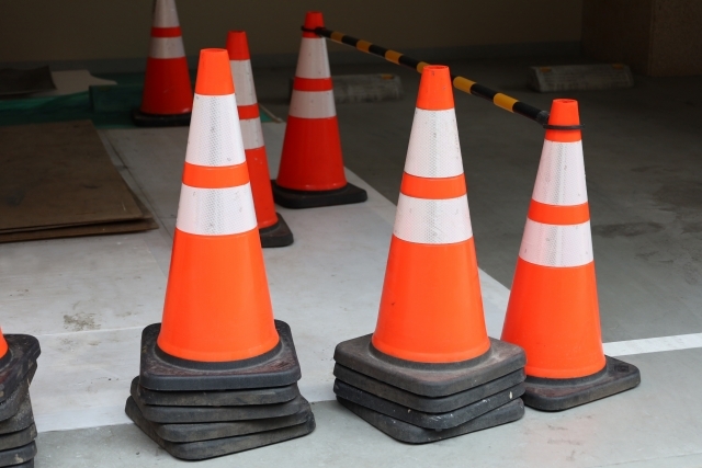 男騎車撞上交通錐摔癱昏迷　二審判決金額出爐