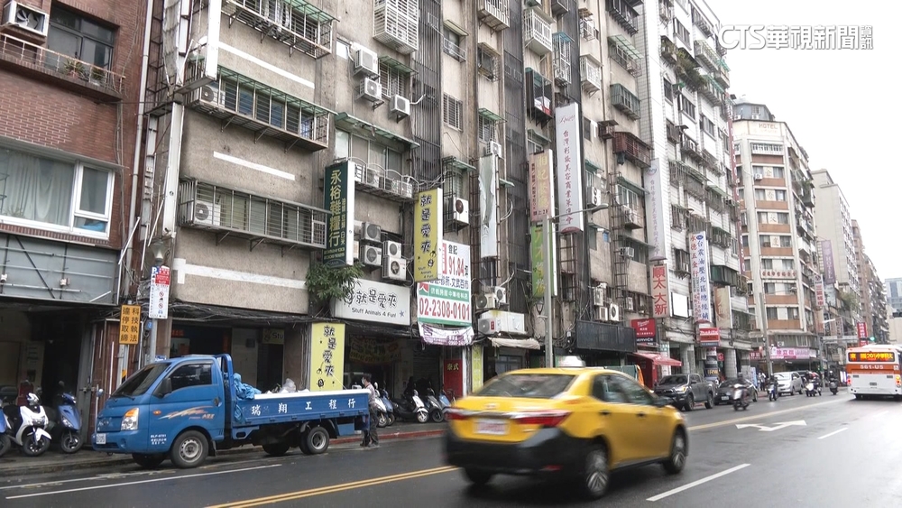 「鑽石大樓」爆糾紛　男清房間被疑「插旗搶生意」遭毆