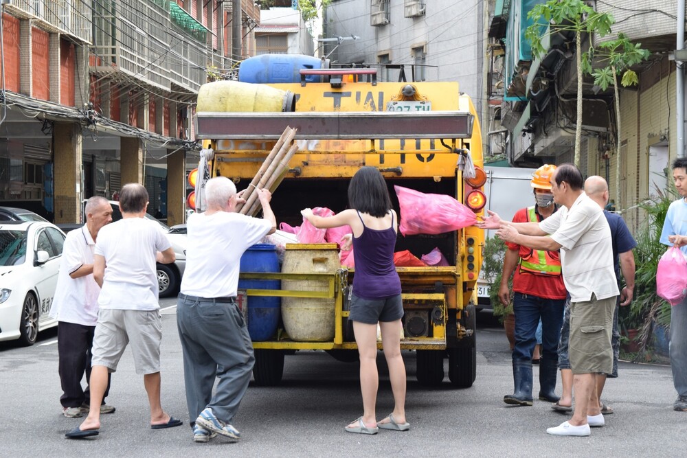 台北市春節垃圾「這4天」停收　除夕中午、夜間加班收運　