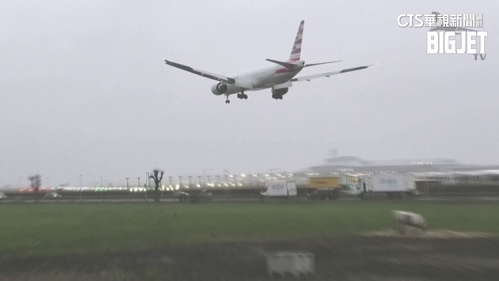 風暴襲擊英國多地　倫敦機場飛機狂風中著陸