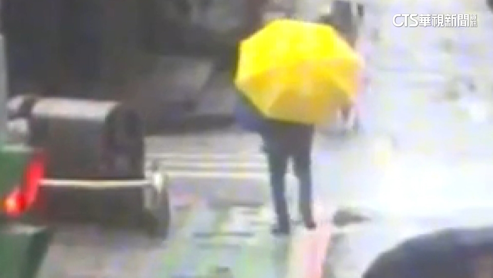 40歲男「自稱老師」誘騙進廁所　國小女童機警脫逃