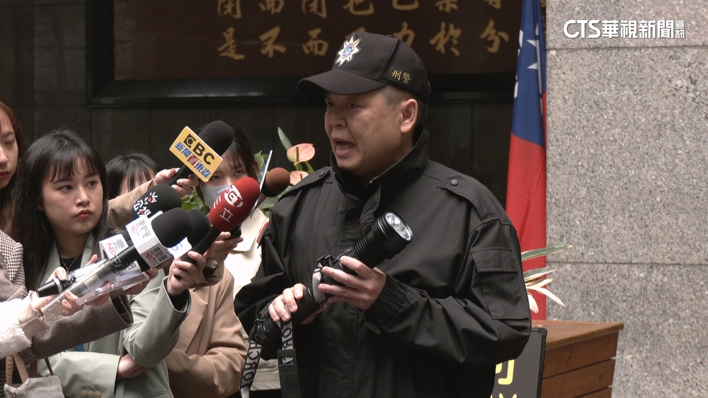 跨年維安不馬虎！　北市警出動「強光手電筒」防踩踏