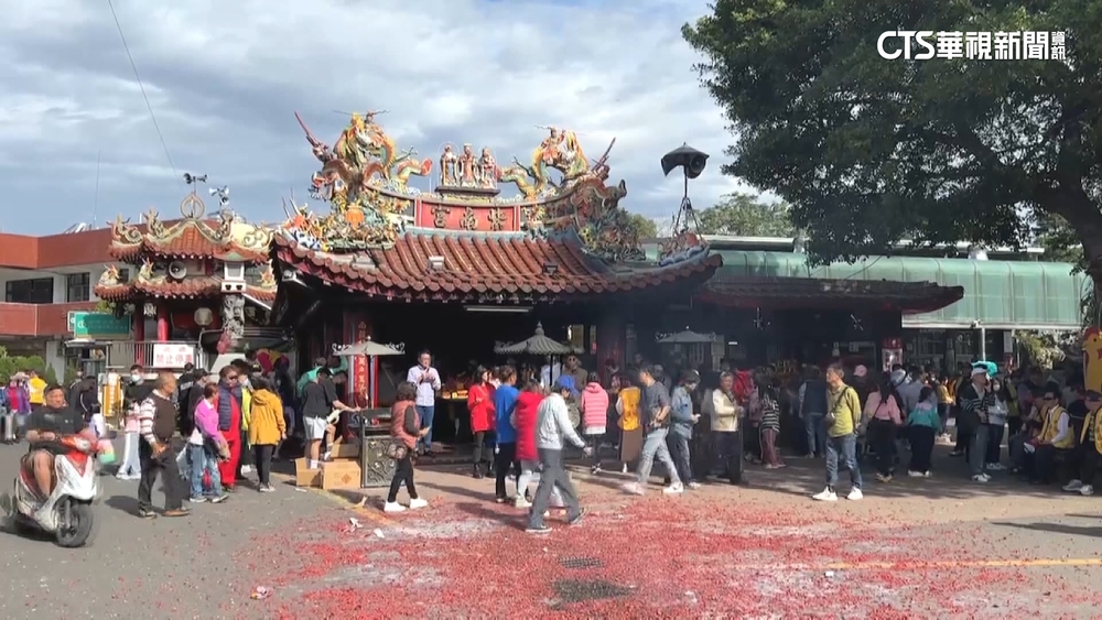 搶紫南宮龍年錢母！　民眾提早卡位隊伍長達2公里