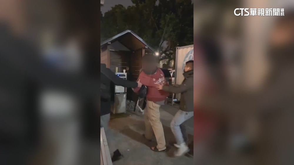 跨年完大稻埕碼頭　公廁2寶特瓶竟藏鏡頭