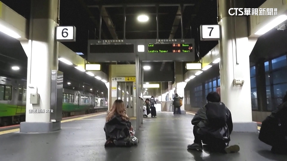 日本7.6強震瞬間　車站斷電.網友直播中驚逃