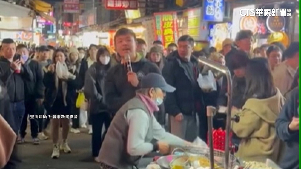 引關注！學生不滿「影響通行」勸離　擺攤婦人無回應