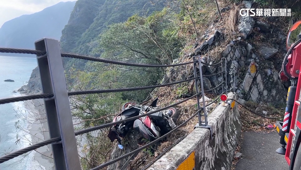蘇花台9丁線騎士墜崖亡　髮夾彎多護欄擋不住