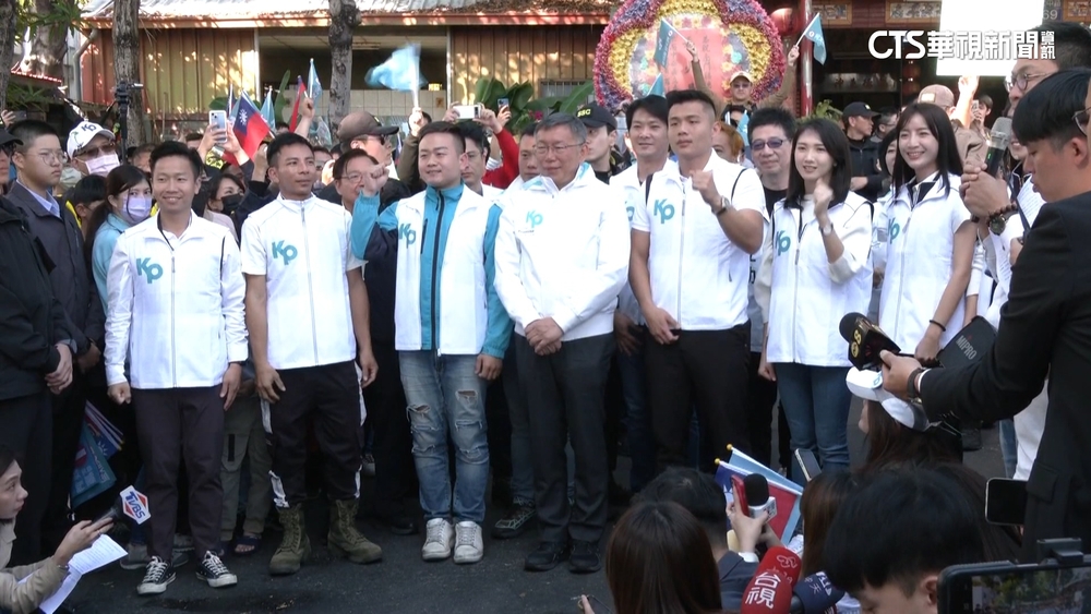 柯文哲台中掃街搶選票　7名年輕里長站台相挺