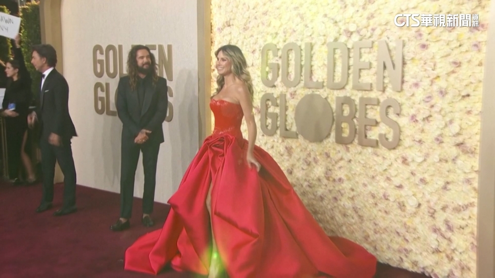 81屆金球獎頒獎典禮登場 女星紅毯爭奇鬥艷