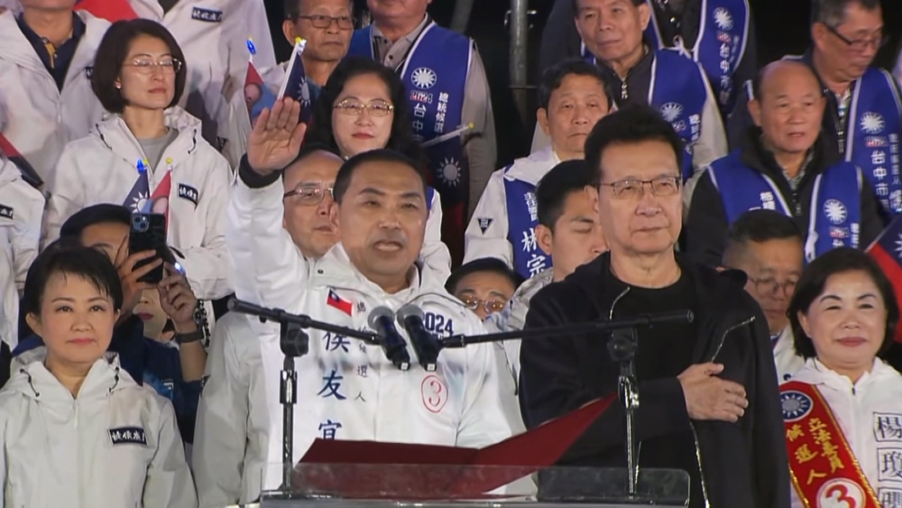 國民黨總統候選人侯友宜台中造勢「模擬總統宣誓」