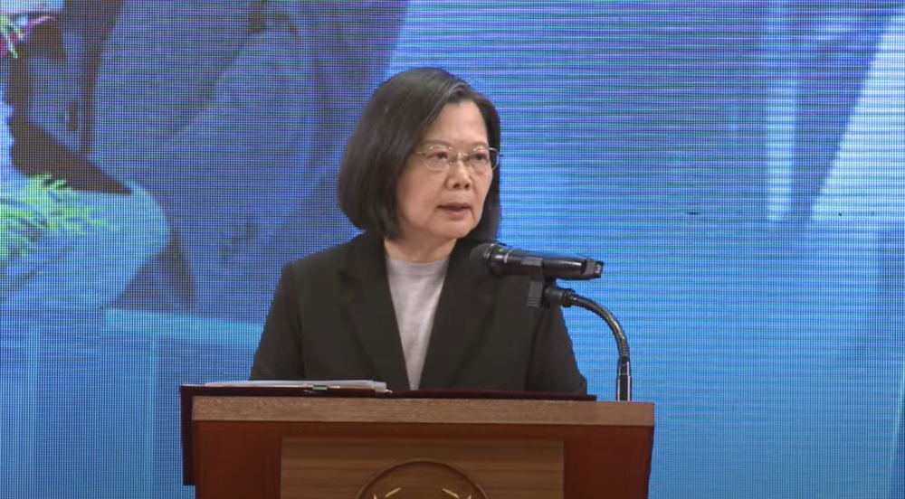 國家級警報響　蔡英文暖喊「總統在這裡」：是衛星不是飛彈免煩惱