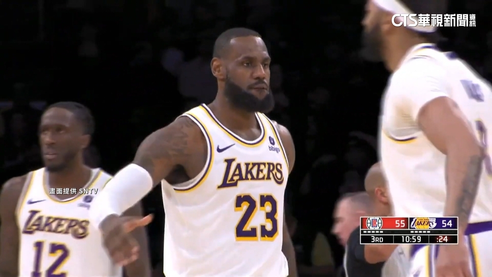 詹皇「世紀之灌」　大鬍子Harden吃驚表情變迷因