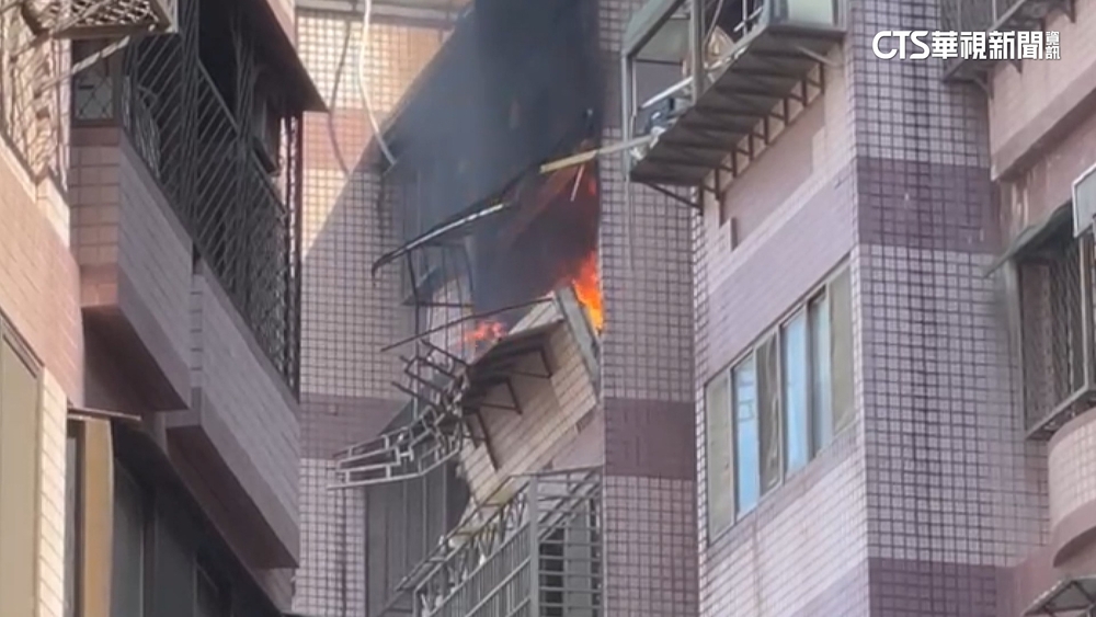 社區大樓疑氣爆屋主亡　威力大！冷氣機飛砸鄰戶