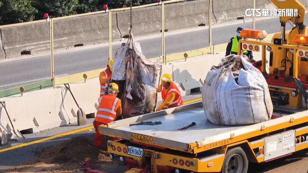 太空包肥料灑滿地　國道湧「返鄉投票」車潮塞