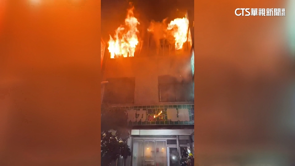 台南廣告設計公司起火　消防急滅火幸無人傷