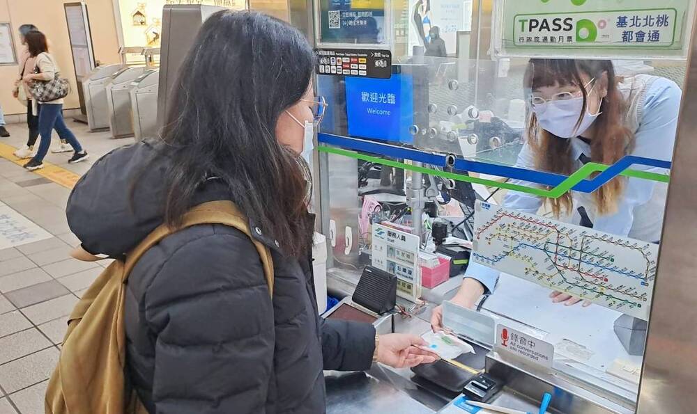 不只能借錢搭捷運　北捷再揭「6項隱藏版措施」：衛生棉、嘔吐袋也能索取