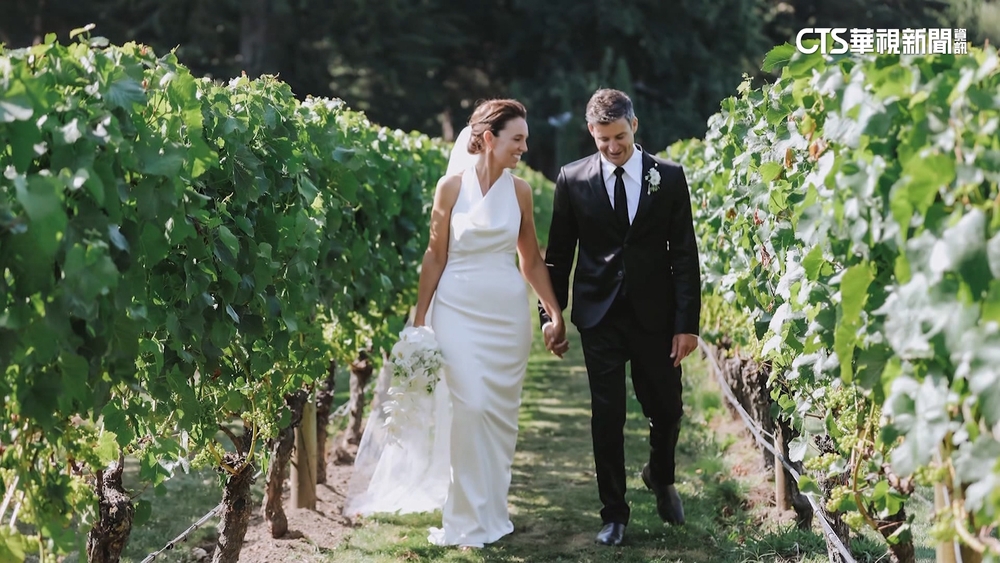 紐西蘭前總理阿爾登　葡萄園浪漫完婚