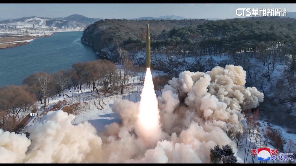 北韓證實！　成功試射一枚固體燃料極音速飛彈