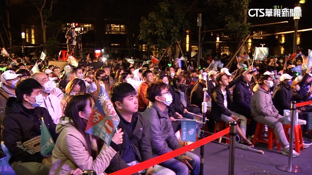 2鐵白區贏藍綠！　高中生挺柯　4年後擴大白色力量？