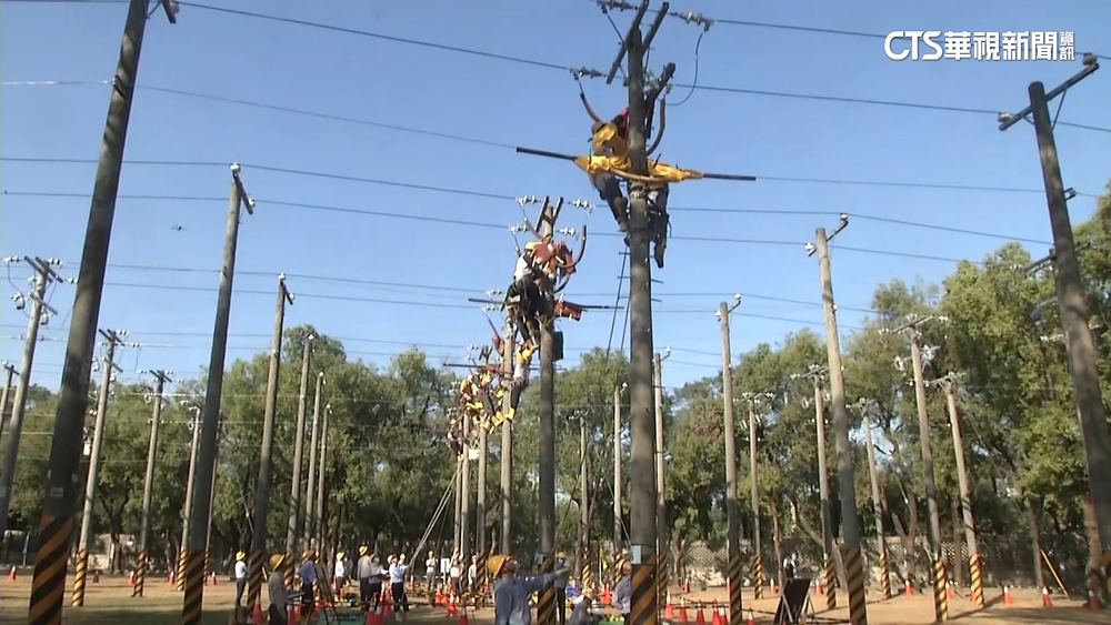 台電蜘蛛人競賽登場　好手上電桿秀搶修技術