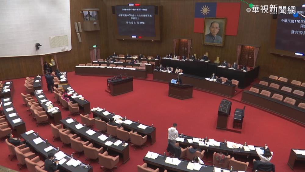 新國會平均年齡不到53歲　連任10屆「長青樹立委」是他