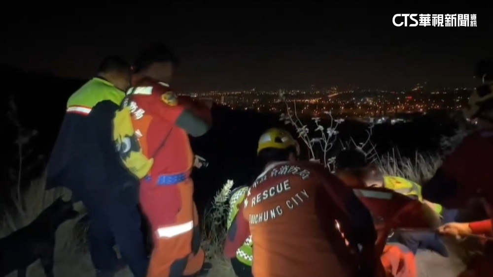 情侶賞夜景拍照遇強風　男跌2層樓高邊坡擦傷