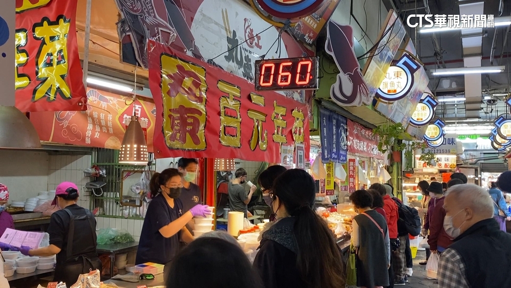 年菜只要100元！　市場開賣首日湧搶購民眾